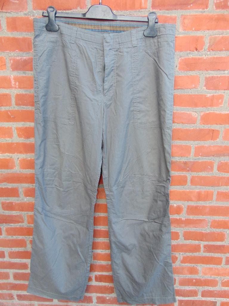 Broek Hugo Boss nieuwstaat, Kleding | Heren, Broeken en Pantalons, Ophalen of Verzenden, Zo goed als nieuw, Maat 52/54 (L), Grijs