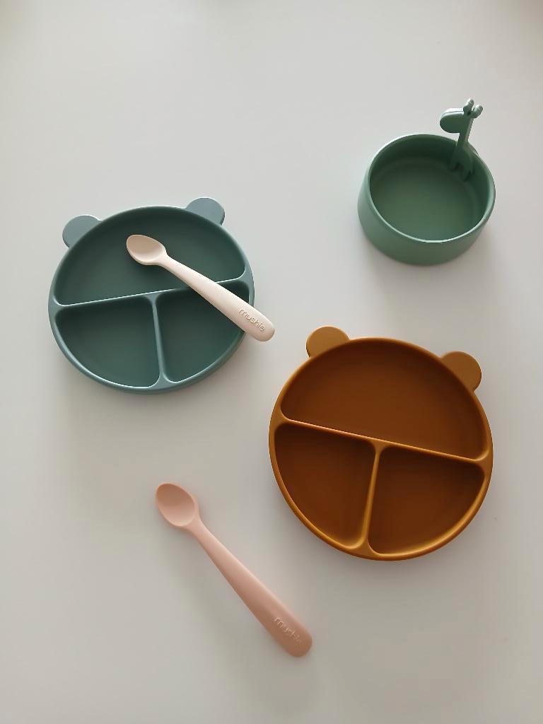 Vakjesbord, kom en lepel Mushie, Liewood en Done by Deer, Kinderen en Baby's, Babyvoeding en Toebehoren, Ophalen, Zo goed als nieuw