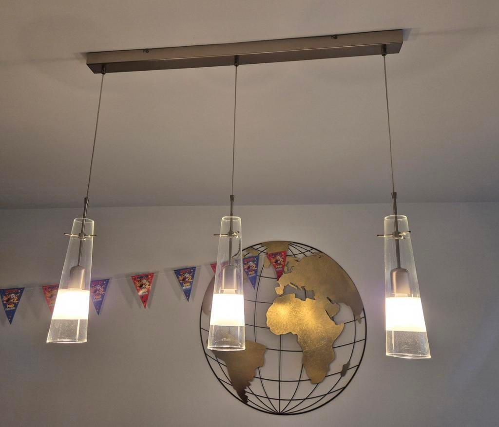 Moderne hanglamp met drie glazen kappen!, Huis en Inrichting, Lampen | Hanglampen, Ophalen, Glas