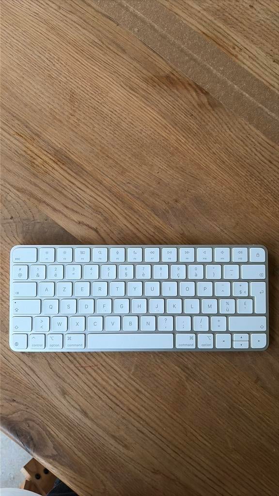 Apple Magic Keyboard - Draadloos Azerty, Computers en Software, Ophalen of Verzenden, Azerty, Zo goed als nieuw, Draadloos