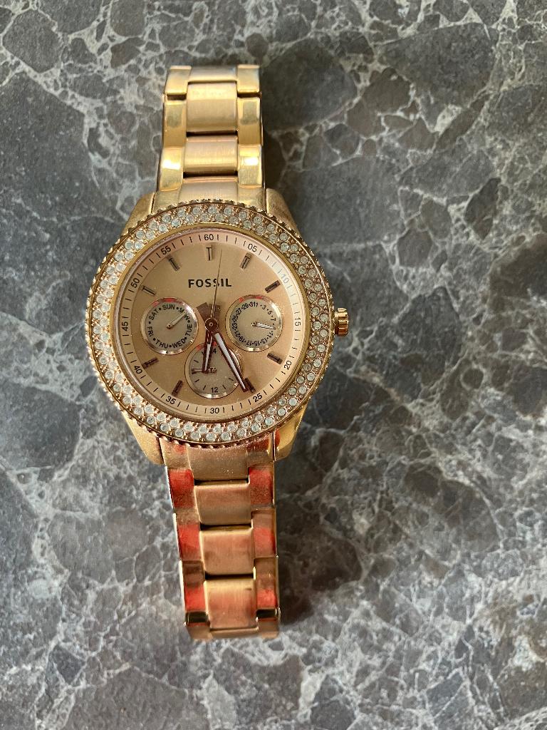 Horloge fossil rosé, Bijoux, Sacs & Beauté, Montres | Femmes, Montre-bracelet, Fossil, Enlèvement, Utilisé