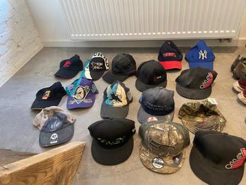 verschillende petten  beschikbaar voor biedingen