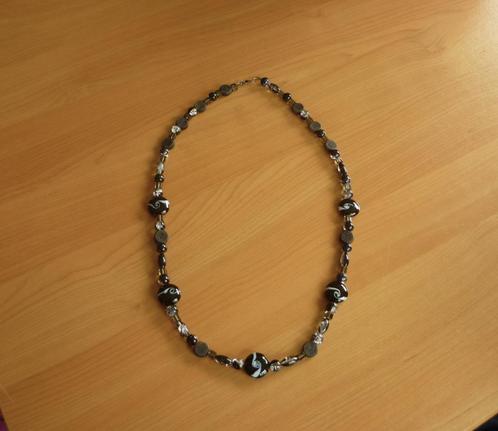 Lange ketting met zwarte stenen en kralen, Handtassen en Accessoires, Kettingen, Ophalen of Verzenden