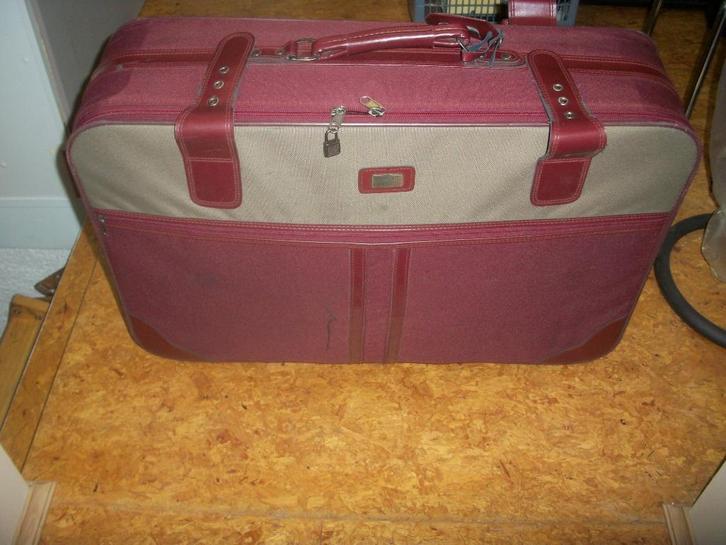 Valiezen, reistassen is set van 2, Handtassen en Accessoires, Tassen | Reistassen en Weekendtassen, Gebruikt, Rood, Wieltjes, Ophalen