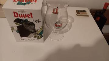 2 duvel glazen beschikbaar voor biedingen