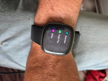 Fitbit Versa 4 n'a presque jamais été utilisée - offre à par, Enlèvement ou Envoi, Comme neuf