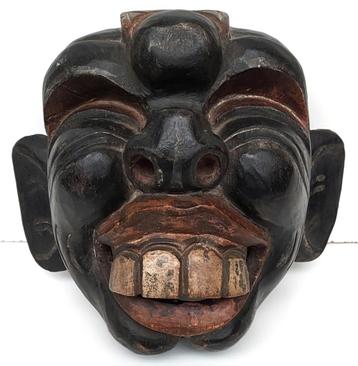 afrikaans masker beschikbaar voor biedingen