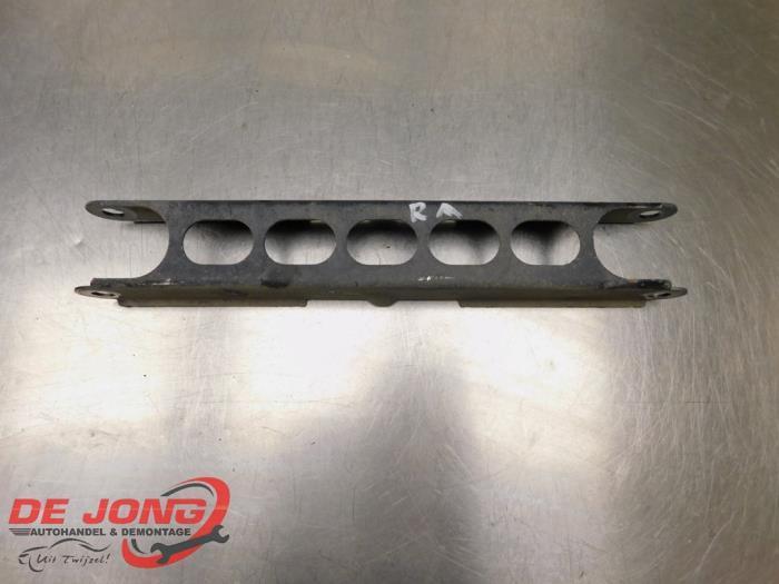 Draagarm onder rechts-achter van een BMW X1, Auto-onderdelen, Ophanging en Onderstel, BMW, Gebruikt, 3 maanden garantie, Ophalen of Verzenden