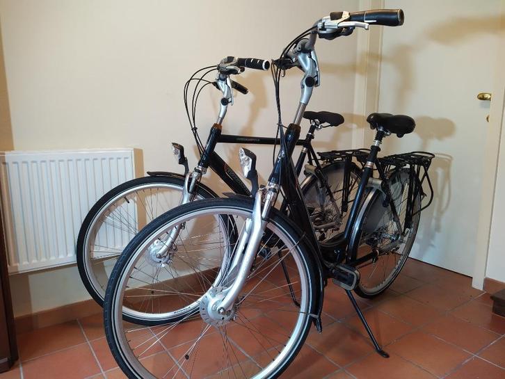 2 Batavus Dames 57 en Herenfiets  61, Fietsen en Brommers, Fietsen | Dames | Damesfietsen, Zo goed als nieuw, Batavus, Ophalen