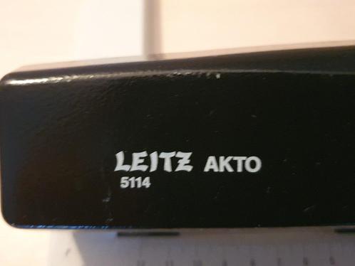 Perforateur Leitz Akto 5114 - 4 trous - capacité 32 feuilles - gris