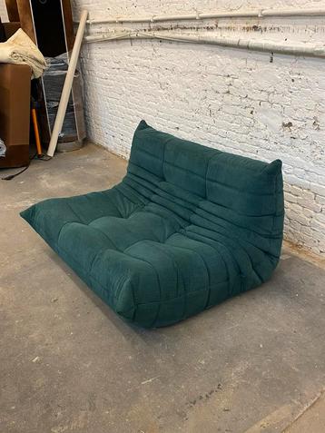 Originele Togo 2zit | Ligne Roset in blauwe ribfluweel beschikbaar voor biedingen