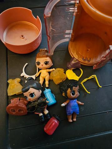 3 poupée  lol avec accessoires  à venir  chercher ou je peux beschikbaar voor biedingen