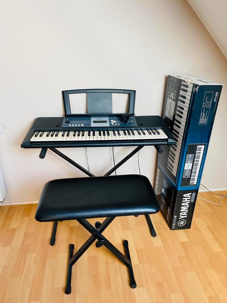 À vendre piano clavier numérique « Yamaha » super bon état, Musique & Instruments, Claviers, Comme neuf, 61 touches, Yamaha, Avec pied