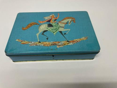 Vintage blik – dame op paard – retro illustratie – jaren ’50, Verzamelen, Blikken, Gebruikt, Koek(jes), Overige merken, Ophalen