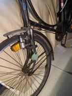 Vélo noir pour femme du XIXe siècle, Enlèvement