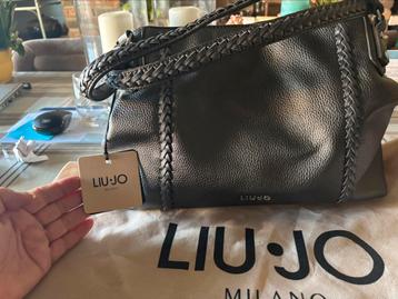Liu Jo, Enlèvement ou Envoi