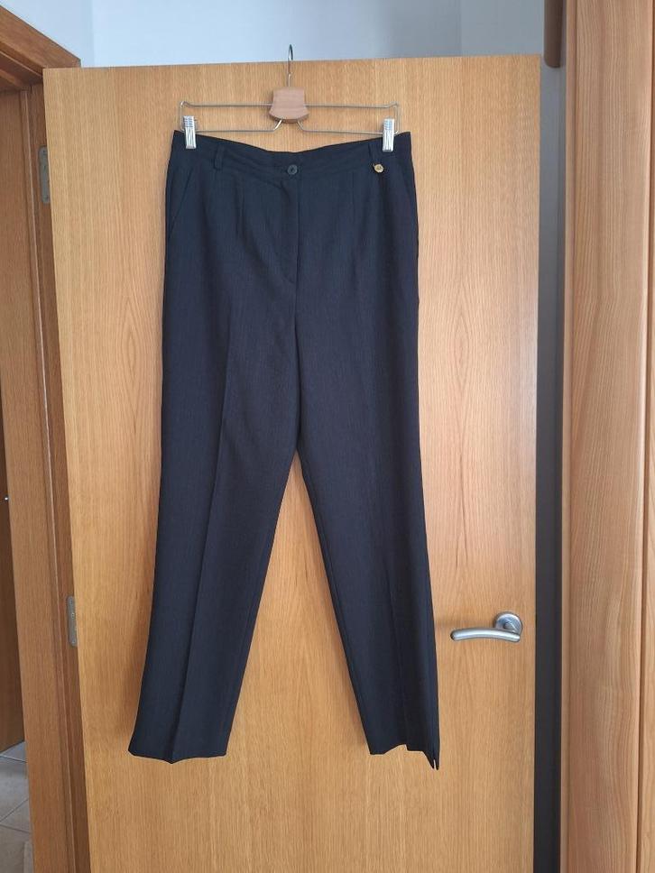 Donkergrijze broek scheerwol JOBIS (maat 40), Kleding | Dames, Broeken en Pantalons, Gedragen, Maat 38/40 (M), Grijs, Lang, Ophalen of Verzenden