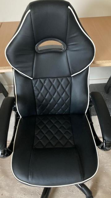 VOLLEDIG NIEUWE BUREAUSTOEL RACE IN DOOS GEMONTEERD IN PUL beschikbaar voor biedingen