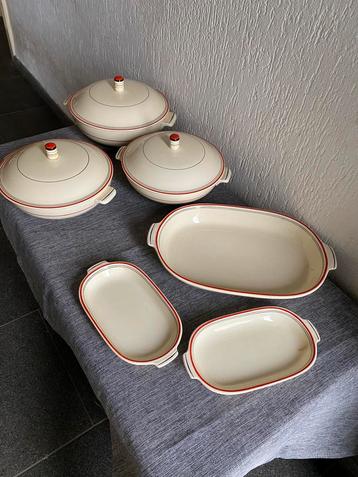 Zeldzame handgeschilderde keramische potten en schalen   beschikbaar voor biedingen
