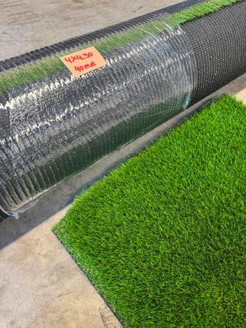 Restant 4.00x4.30m kunstgras 40mm hoog beschikbaar voor biedingen