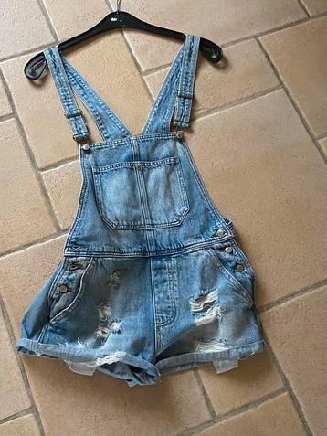Jeans overalls medium pull and bear 