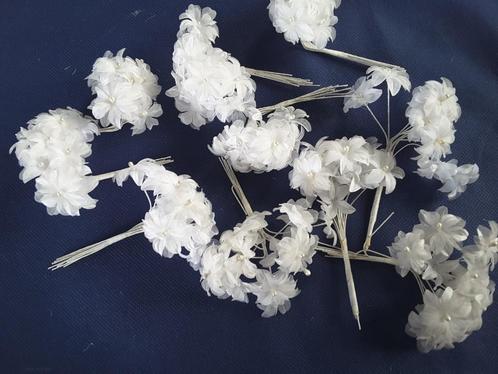 boeket van 12 witte bloemen met witte parel in het midden, Hobby en Vrije tijd, Naaien en Fournituren, Ophalen of Verzenden
