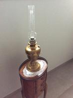 Antieke olielamp met versieringen en origineel glas, Antiek en Kunst, Antiek | Verlichting, Ophalen
