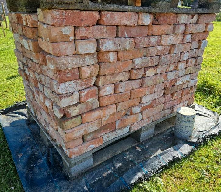 Pallet oude Beerse gevelstenen waalformaat van Vandemoortel, Doe-het-zelf en Bouw, Metselstenen, Ophalen