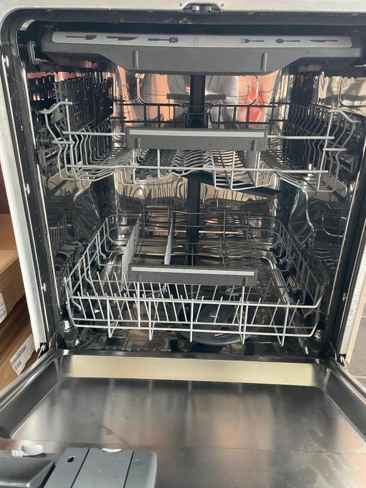 Inbouwvaatwas Zanussi ZDLN6631, Elektronische apparatuur, Vaatwasmachines, Zo goed als nieuw, Inbouw, Minder dan 85 cm, 45 tot 60 cm