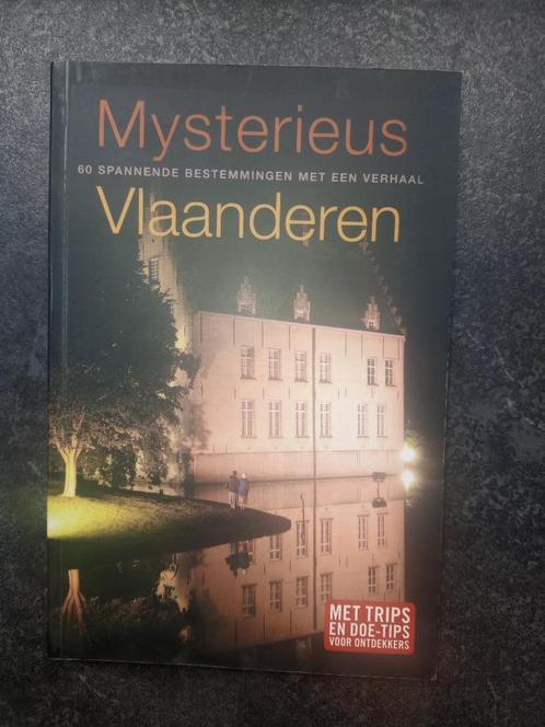 MYSTERIEUS VLAANDEREN - 60 SPANNENDE BESTEMMINGEN - PRIMA ST, Boeken, Streekboeken en Streekromans, Zo goed als nieuw, Ophalen of Verzenden