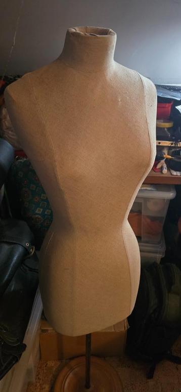 Vintage paspoppen beschikbaar voor biedingen