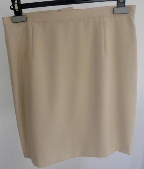 Très belle JUPE " COLOR of BENETTON "  Taille 38/40, Vêtements | Femmes, Jupes, Comme neuf, Taille 38/40 (M), Beige, Au-dessus du genou