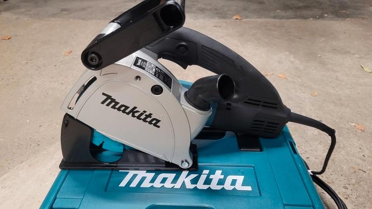 Makita muurfrees te Huur, Doe-het-zelf en Bouw, Gereedschap | Freesmachines, Nieuw, Muurfrees, Ophalen