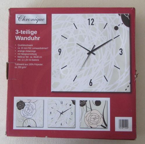Wanduurwerk - 3 delig - Chronique - NIEUW !, Huis en Inrichting, Woonaccessoires | Klokken, Nieuw, Wandklok, Digitaal, Ophalen of Verzenden