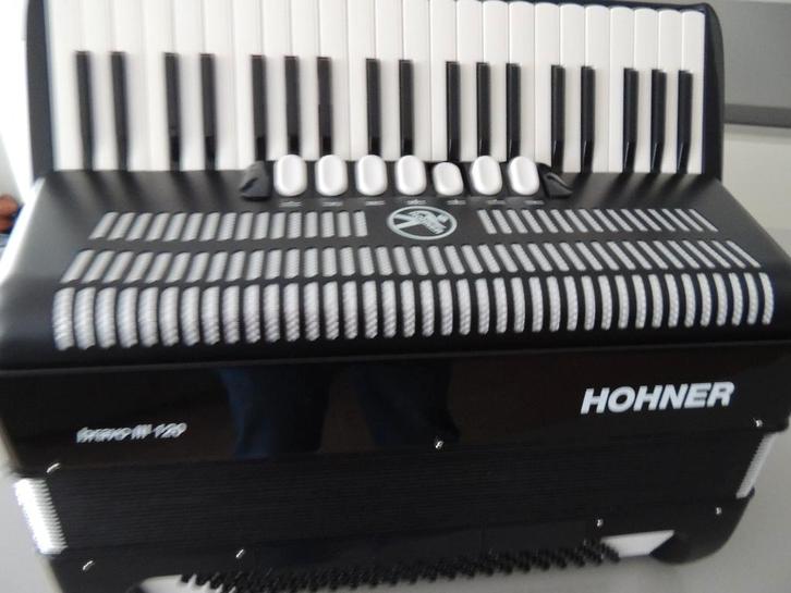 Accordeon Hohner Bravo III (120 bassen), Muziek en Instrumenten, Accordeons, Nieuw, Toetsaccordeon, 120-bas, Hohner, Met koffer