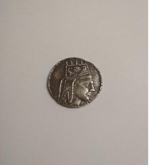 Zilveren munt en hanger met de afbeelding van Tigranes de Gr, Postzegels en Munten, Munten | Azië, Losse munt, Zilver, Verzenden