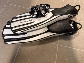 Vinnen, bril en snorkel beschikbaar voor biedingen