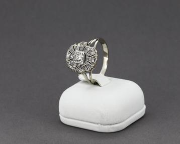 18K witgouden ring in madeliefjesstijl, diamanten van 0,40 c