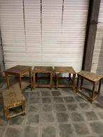Lot houten tafels, Ophalen