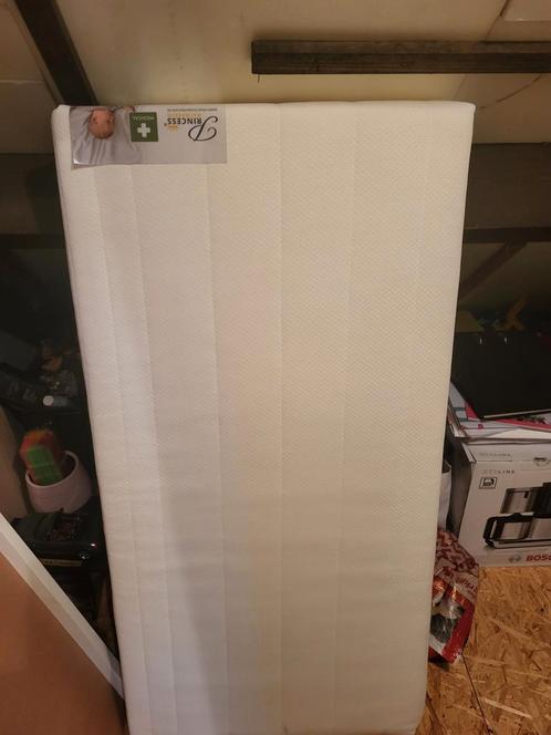 baby bedje wit met matrasje nieuwstaat, Kinderen en Baby's, Kinderkamer | Bedden, Zo goed als nieuw, 140 tot 160 cm, 70 tot 85 cm