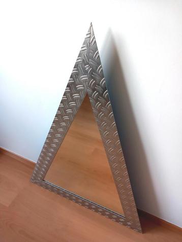 Spiegel Driehoek (79x106) beschikbaar voor biedingen