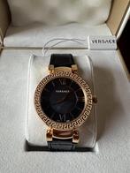 dringend weg Gloednieuwe Versace dameshorloge - € 1250 nieuw, Handtassen en Accessoires, Leer, Polshorloge, Nieuw, Goud