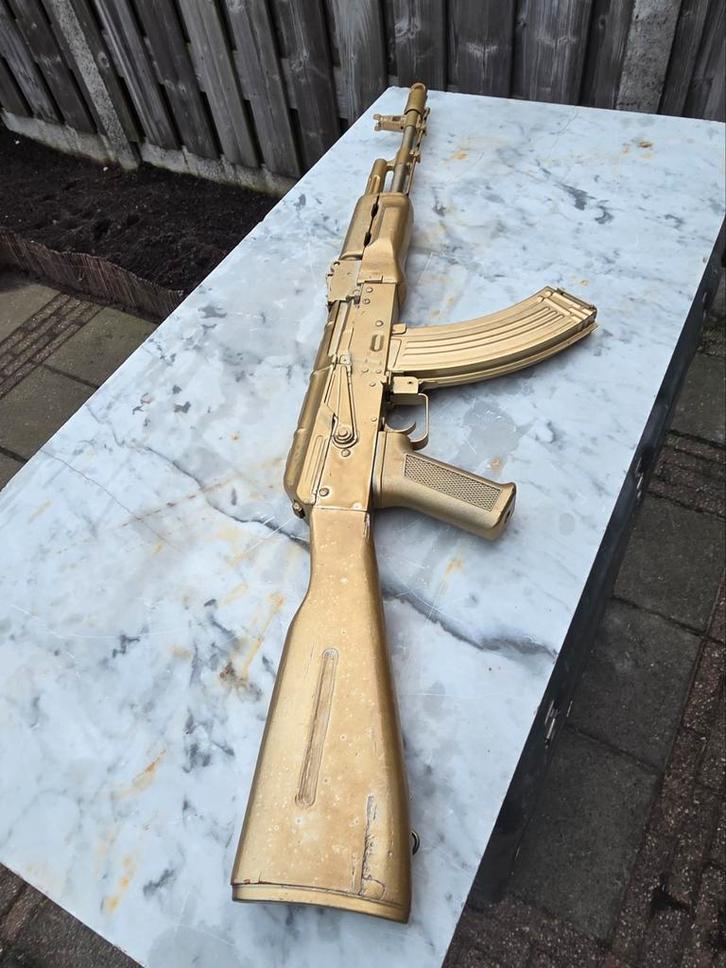 Ak 47 decoratie object eu deco goud, Verzamelen, Militaria | Algemeen, Ophalen of Verzenden