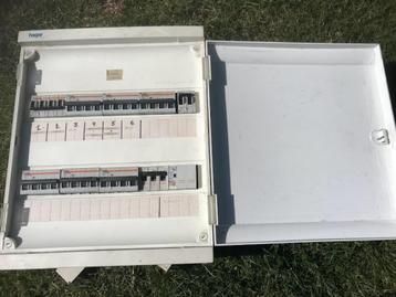 volledige electriciteitskast en toebehoren beschikbaar voor biedingen