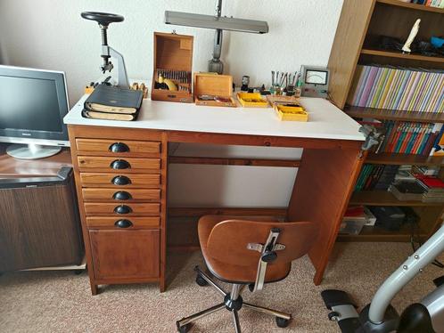 Horlogemakers werkbank met lades, lamp, bureaustoel + herste, Antiek en Kunst, Antiek | Gereedschap en Instrumenten, Ophalen