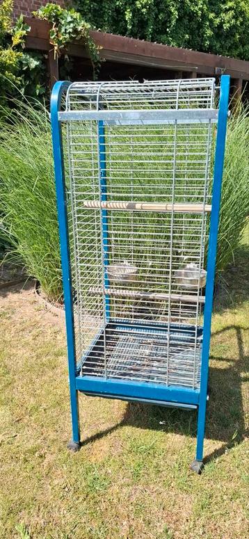Vogelkooi beschikbaar voor biedingen