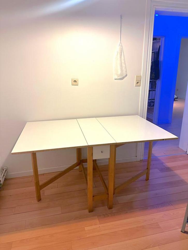 Table pliante blanche en bois IKEA, Huis en Inrichting, Tafels | Statafels, Ophalen