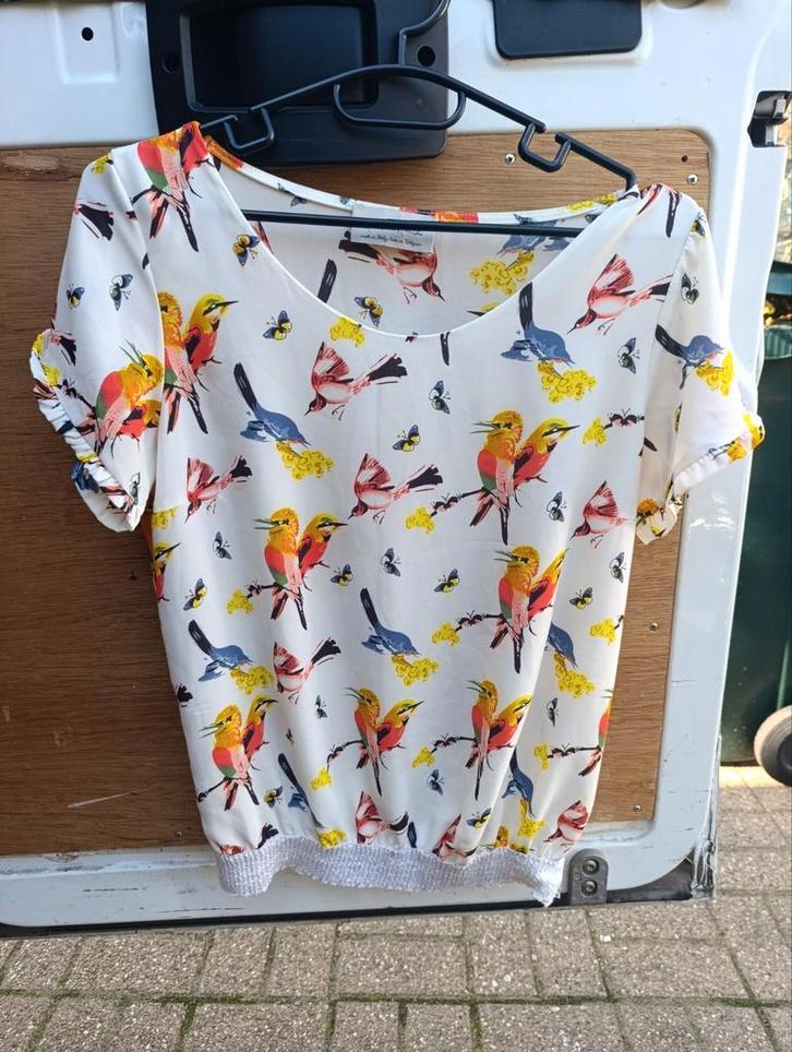 Tshirt dames wit met kleurrijke vogels M Amélie & Amélie, Kleding | Dames, T-shirts, Zo goed als nieuw, Maat 38/40 (M), Wit, Korte mouw
