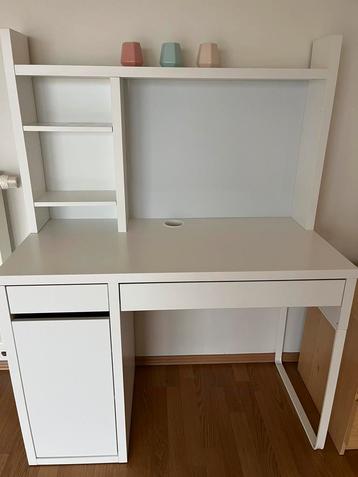 Bureau Micke ikea beschikbaar voor biedingen