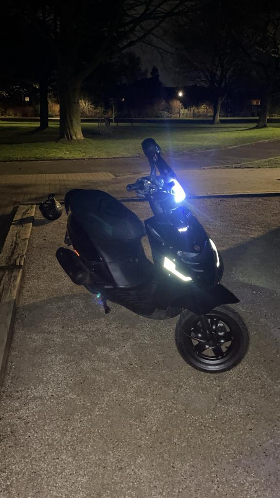 Piaggio zip b klasse, Fietsen en Brommers, Scooters | Piaggio, Zo goed als nieuw, Zip, Klasse B (45 km/u), Benzine, Ophalen